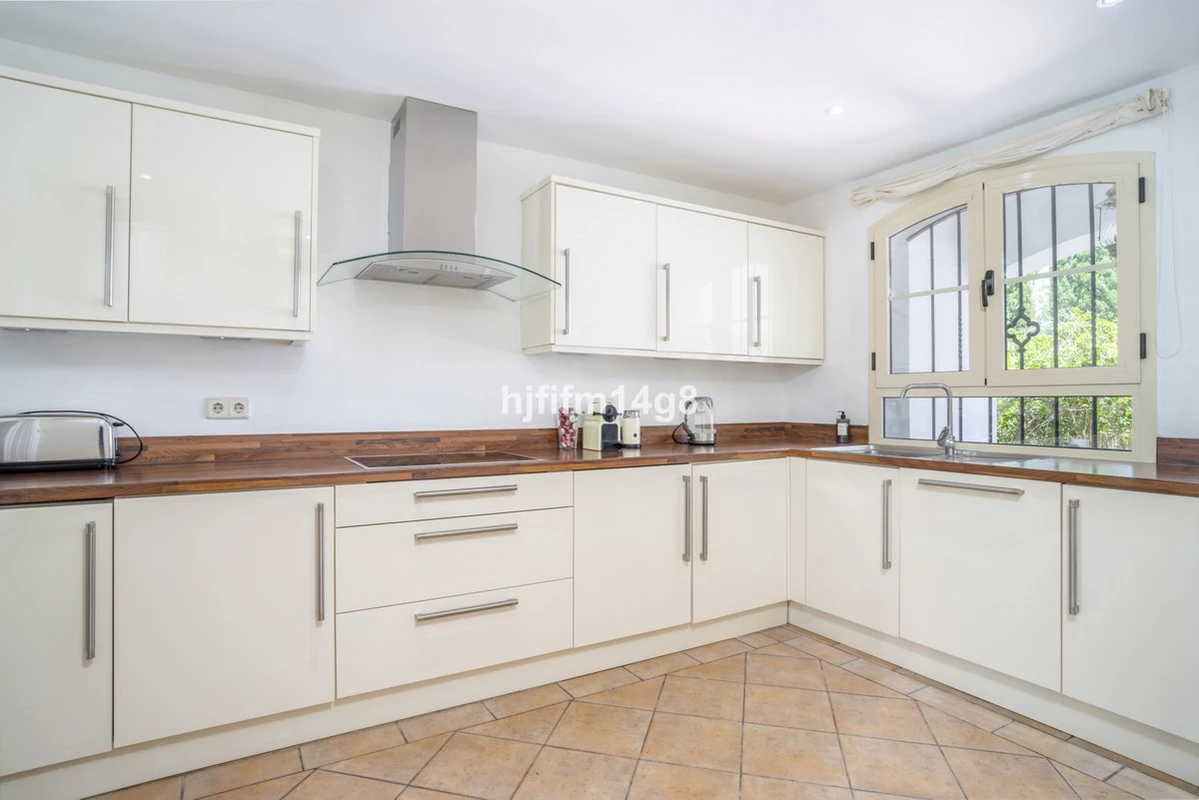 8-e64a9055bba3e77ac8aca3b893cdf826