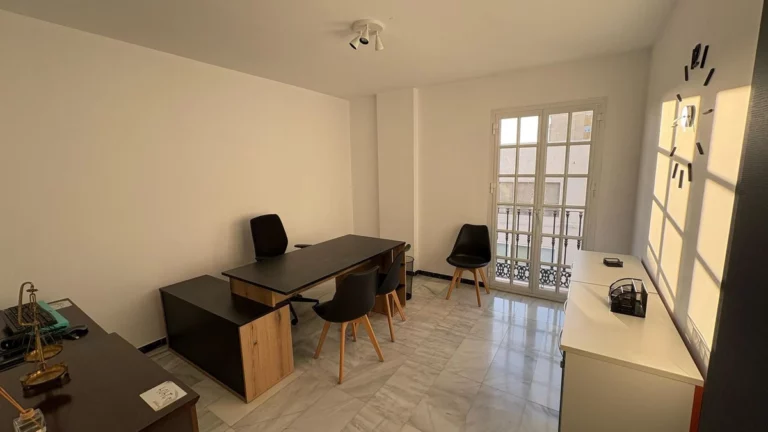 R4972144 | Middle Floor Apartment in Marbella – € 450,000 – 4 beds, 2 baths