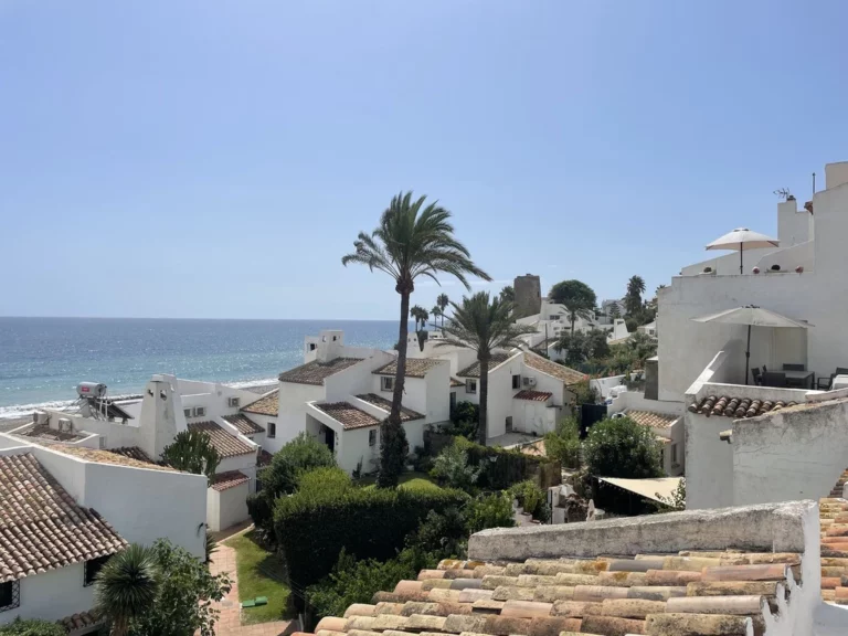 R4846219 | Penthouse Duplex in Estepona – € 410,000 – 2 beds, 1 baths