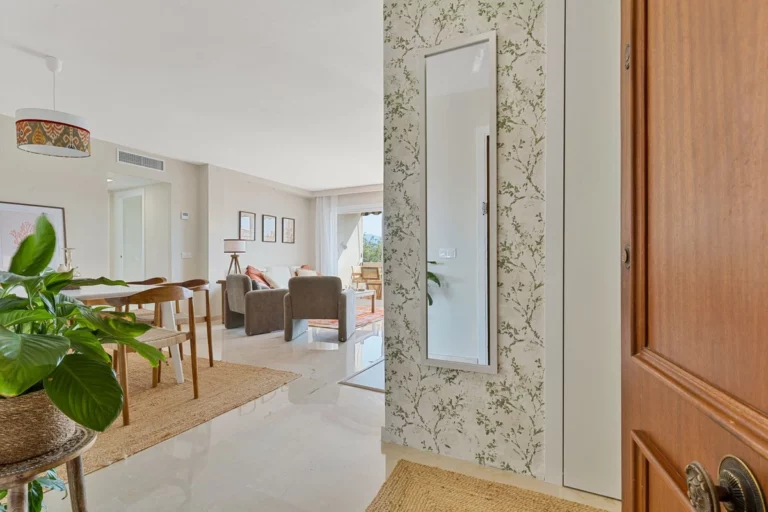 R5072452 | Middle Floor Apartment in Nueva Andalucía – € 570,000 – 2 beds, 2 baths