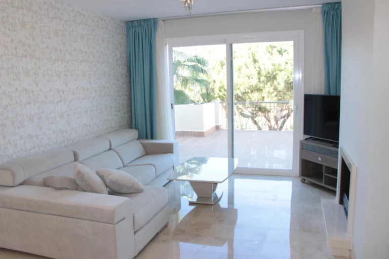 R4705594 | Middle Floor Apartment in Marbella – € 475,000 – 2 beds, 3 baths