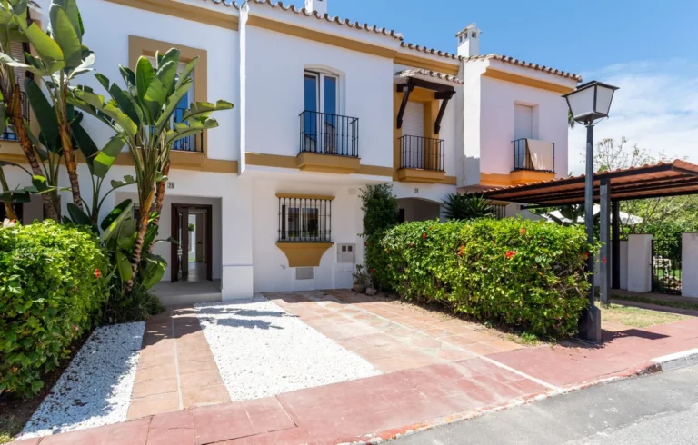 R5123062 | Townhouse in Estepona – € 695,000 – 4 beds, 4 baths
