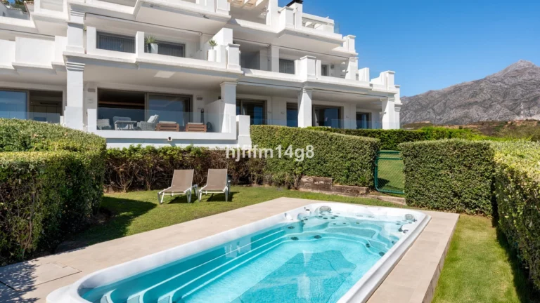 R4830883 | Middle Floor Apartment in Nueva Andalucía – € 1,695,000 – 3 beds, 3.5 baths