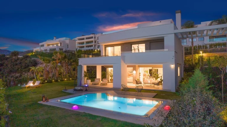 R4076101 | Detached Villa in Marbella – € 3,500,000 – 4 beds, 3.5 baths