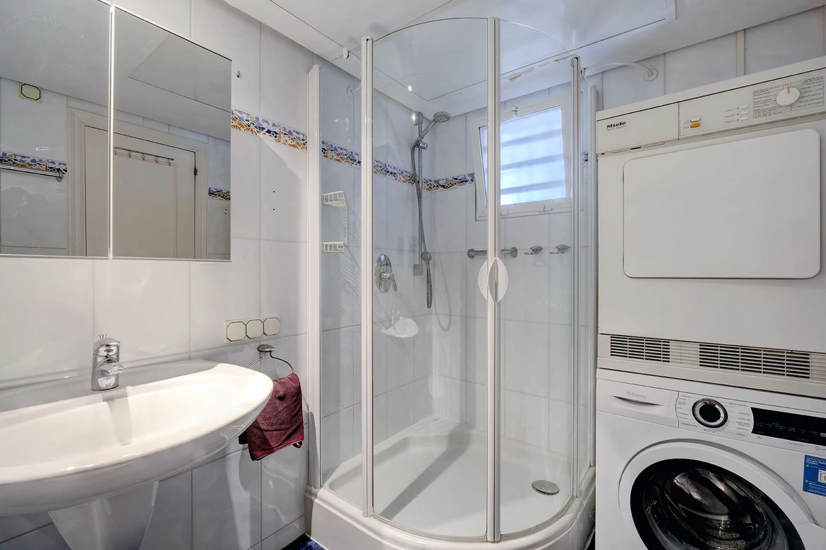 9-467d0cee5b725f3ef65f102a0c2e69c0