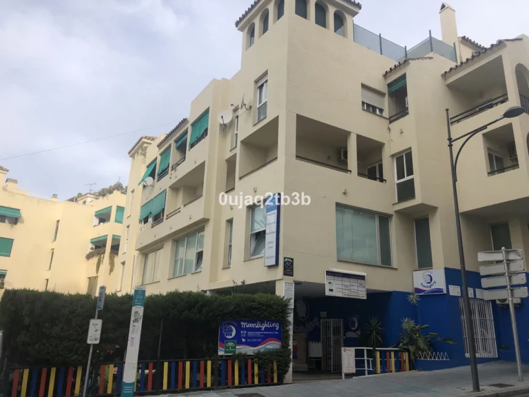 R3968908 | Top Floor Apartment in Marbella – € 875,000 – 4 beds, 3 baths