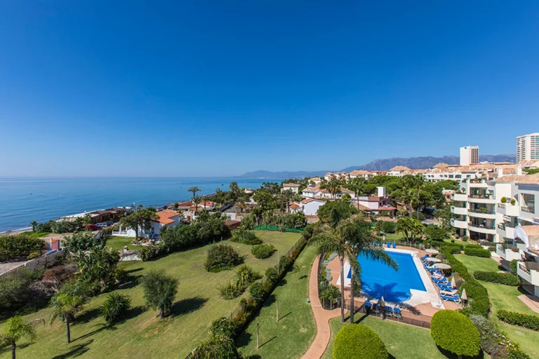 R3262951 | Penthouse in Elviria – € 2,100,000 – 3 beds, 2.5 baths