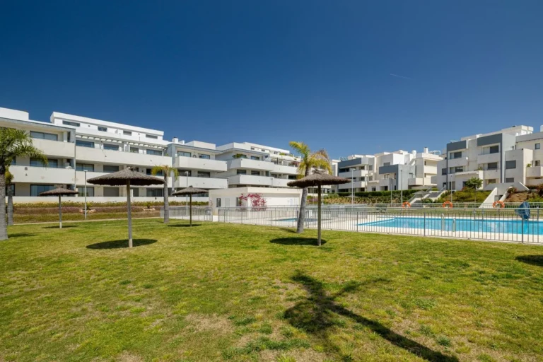 R5024242 | Ground Floor Apartment in Estepona – € 400,000 – 2 beds, 2 baths