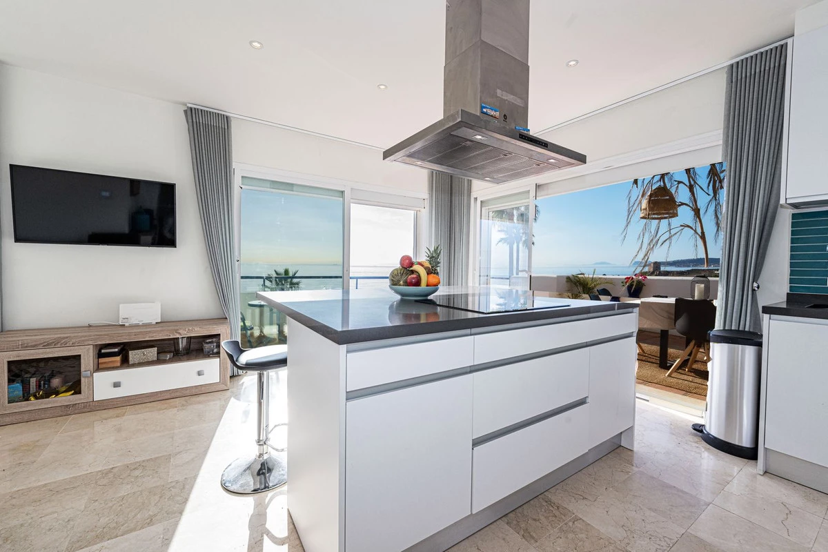 8-e64a9055bba3e77ac8aca3b893cdf826