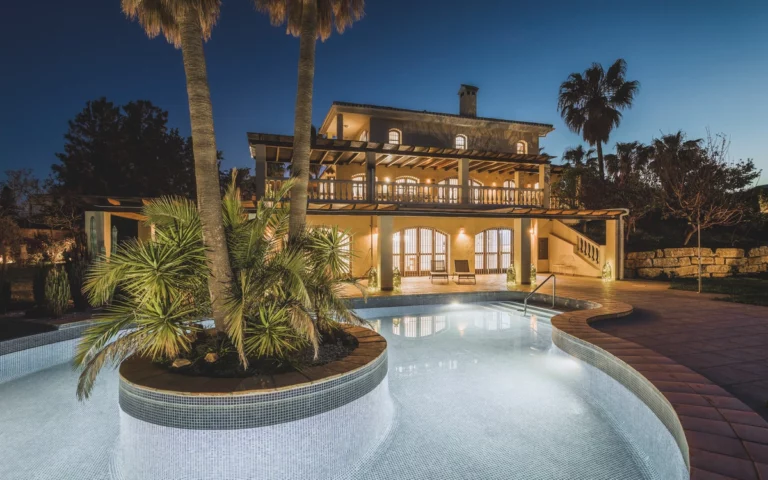 R4745128 | Detached Villa in Estepona – € 2,900,000 – 7 beds, 7 baths