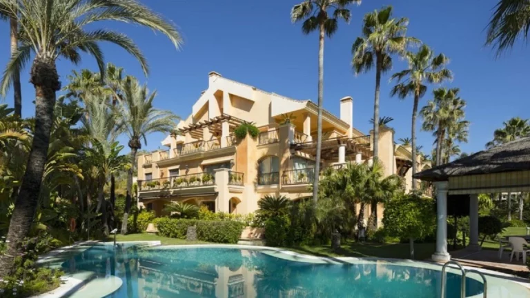 R4254199 | Middle Floor Apartment in Puerto Banús – € 1,895,000 – 3 beds, 2.5 baths