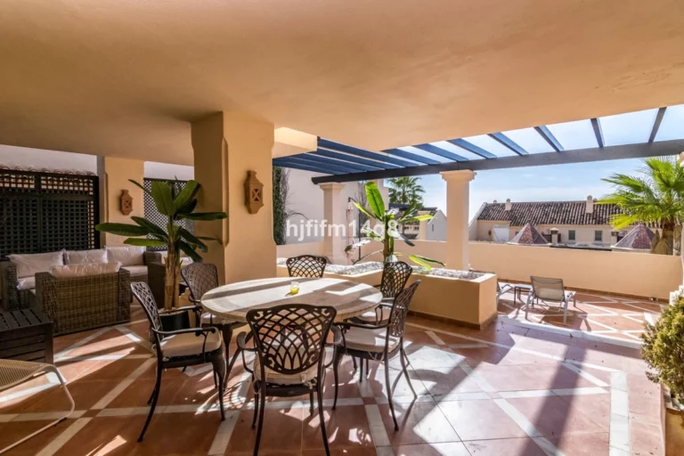 R5075614 | Ground Floor Apartment in Nueva Andalucía – € 750,000 – 2 beds, 2.5 baths