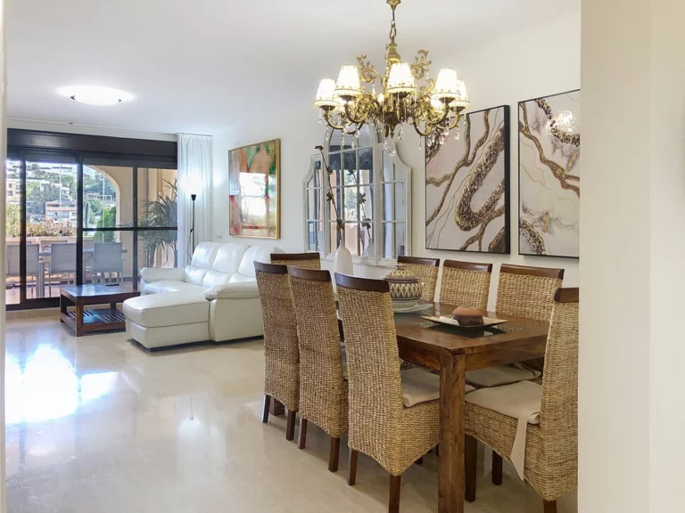 R4994188 | Middle Floor Apartment in Estepona – € 499,000 – 3 beds, 2 baths