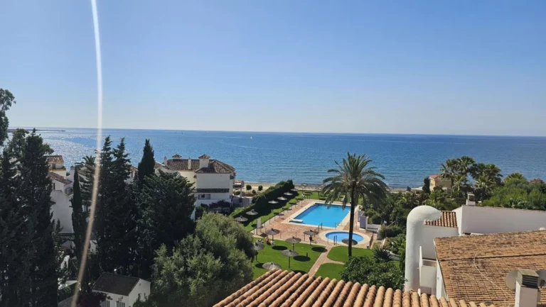 R5061061 | Top Floor Apartment in Estepona – € 865,000 – 3 beds, 2 baths