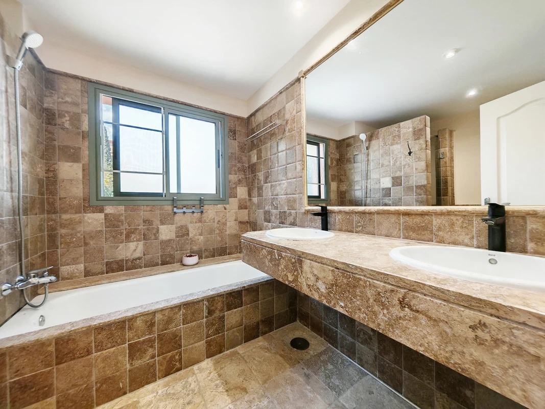 7-aa4cc561180b369757c0bb4af9886cd3