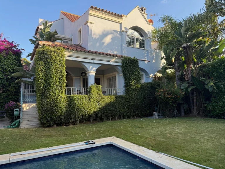R5041108 | Detached Villa in Puerto Banús – € 1,800,000 – 5 beds, 5 baths