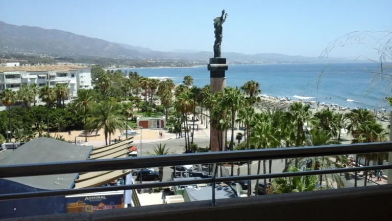 R5117815 | Middle Floor Apartment in Puerto Banús – € 2,700,000 – 3 beds, 2 baths