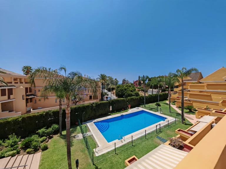 R5079247 | Middle Floor Apartment in Elviria – € 575,000 – 3 beds, 2 baths