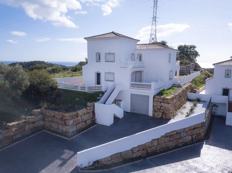 R4864378 | Detached Villa in Estepona – € 780,000 – 4 beds, 4 baths