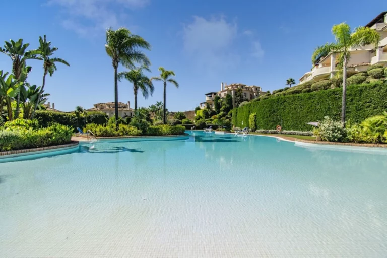 R5105041 | Middle Floor Apartment in Benahavís – € 559,000 – 2 beds, 2.5 baths