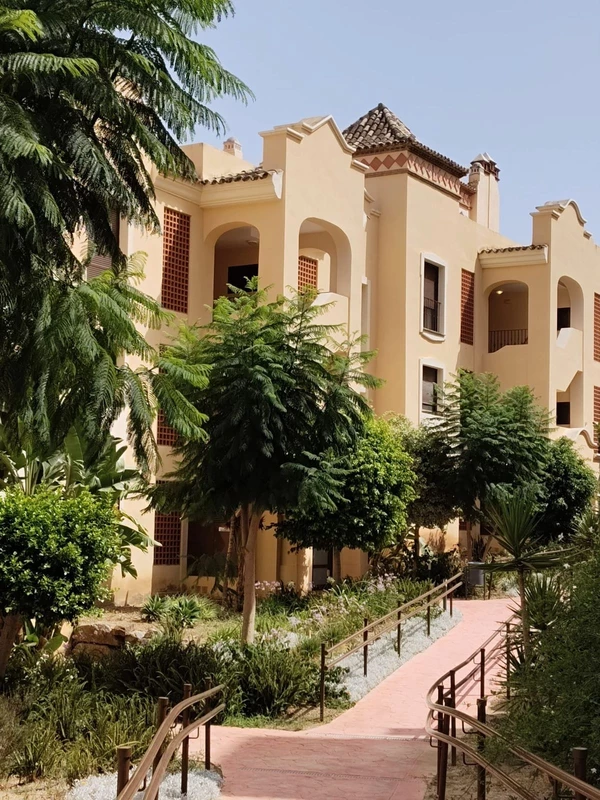 R5131966 | Middle Floor Apartment in Estepona – € 325,900 – 2 beds, 2 baths