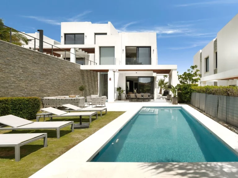 R5064280 | Semi-Detached House in Cabopino – € 1,395,000 – 5 beds, 3.5 baths