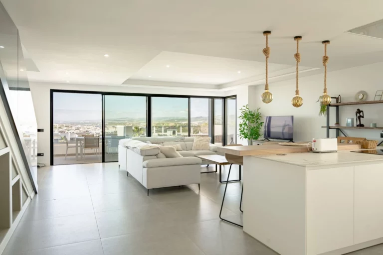 R5034265 | Penthouse Duplex in Estepona – € 1,295,000 – 4 beds, 3.5 baths