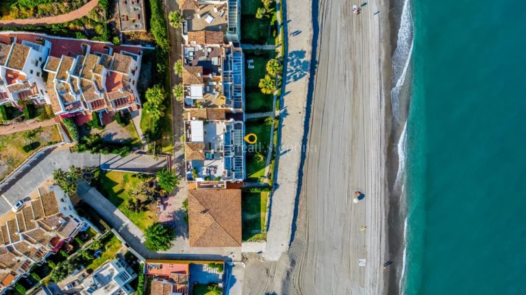 921-00012P | Apartment in Estepona – € 885,000 – 3 beds, 2 baths