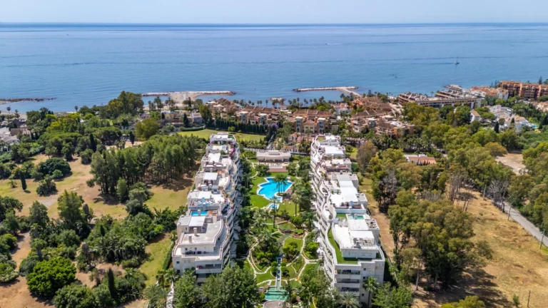 R5058907 | Middle Floor Apartment in Puerto Banús – € 2,500,000 – 3 beds, 4.5 baths