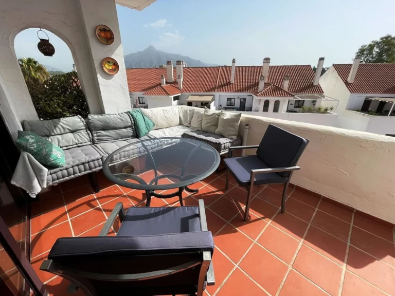 R5142745 | Middle Floor Apartment in Nueva Andalucía – € 575,000 – 3 beds, 2 baths
