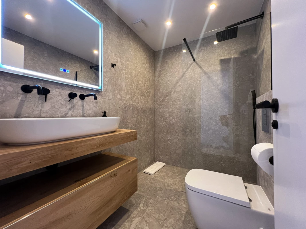 8-e64a9055bba3e77ac8aca3b893cdf826