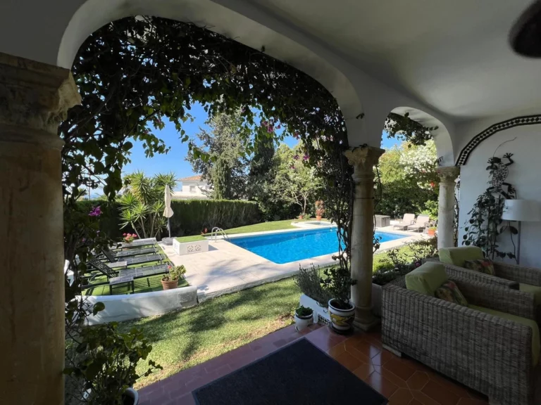 R5040070 | Detached Villa in El Paraiso – € 1,600,000 – 4 beds, 3 baths