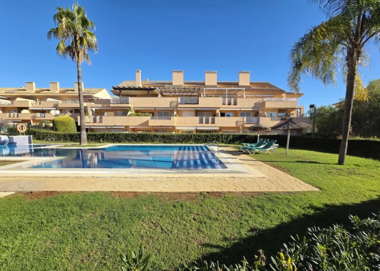 R5136586 | Penthouse in Elviria – € 419,000 – 2 beds, 2 baths