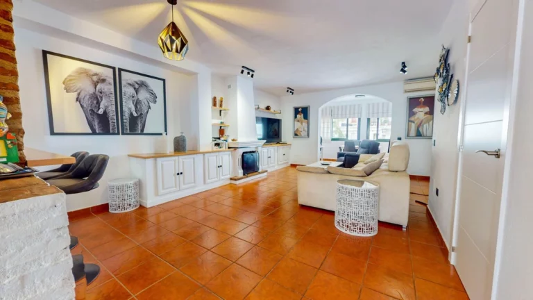 R4672972 | Semi-Detached House in Benahavís – € 640,000 – 4 beds, 3 baths