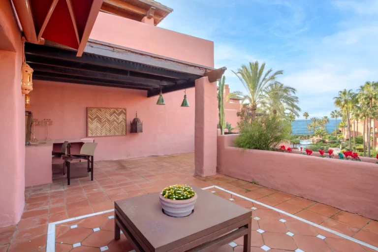 R4907695 | Penthouse Duplex in Estepona – € 1,800,000 – 3 beds, 3 baths