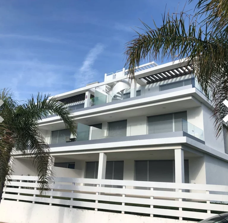 R4421434 | Ground Floor Apartment in Estepona – € 330,000 – 2 beds, 2 baths