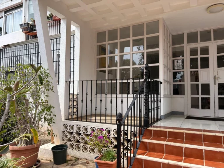 R4992427 | Middle Floor Apartment in Marbella – € 285,000 – 3 beds, 1 baths