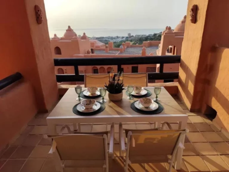 R5126191 | Middle Floor Apartment in Manilva – € 320,000 – 2 beds, 2 baths