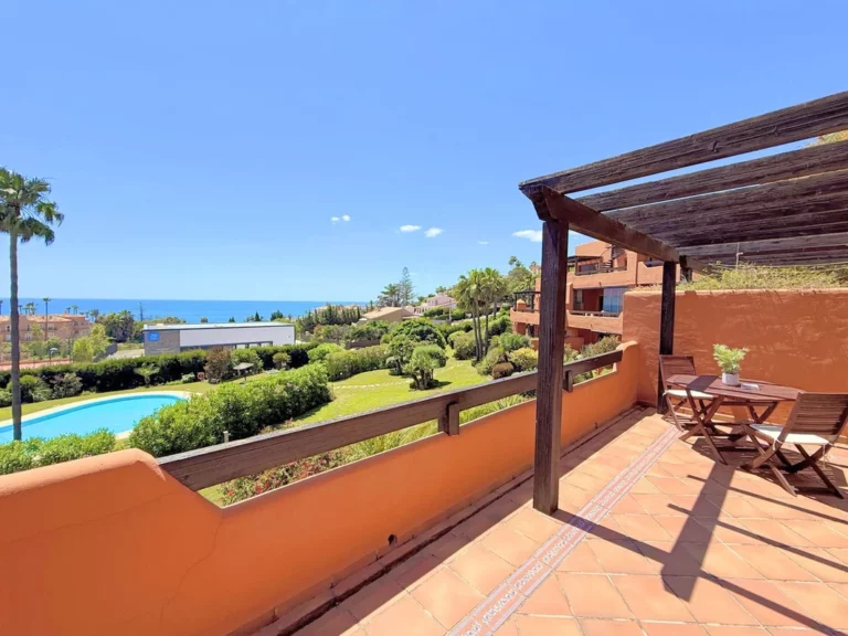 R5040940 | Middle Floor Apartment in Estepona – € 397,000 – 2 beds, 2 baths
