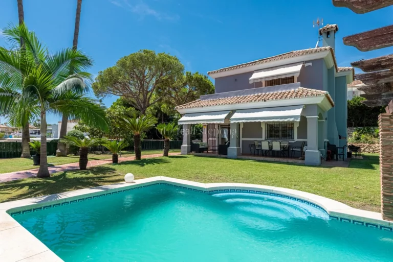 MEX1008 | Villa in Estepona – € 1,350,000 – 3 beds, 2 baths