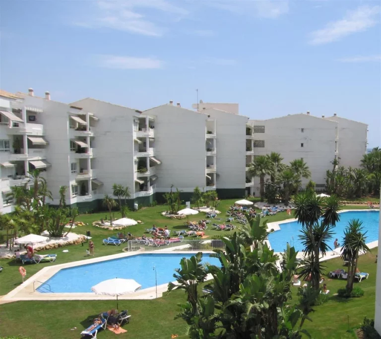 R5142214 | Middle Floor Apartment in Puerto Banús – € 1,070,000 – 2 beds, 2 baths