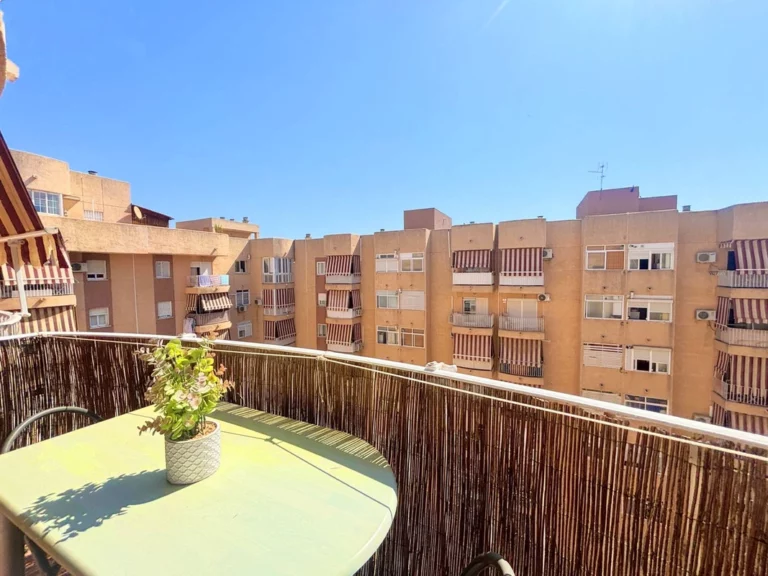 R5129602 | Middle Floor Apartment in Estepona – € 269,900 – 2 beds, 1 baths
