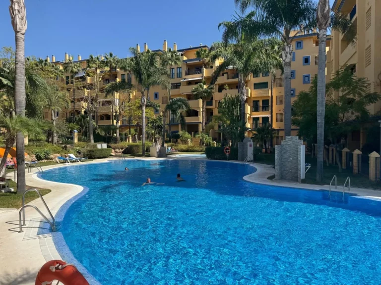 R5163928 | Middle Floor Apartment in San Pedro de Alcántara – € 570,000 – 3 beds, 2.5 baths