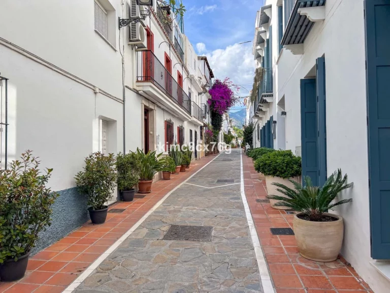 R5015485 | Townhouse in Marbella – € 1,065,000 – 5 beds, 3 baths