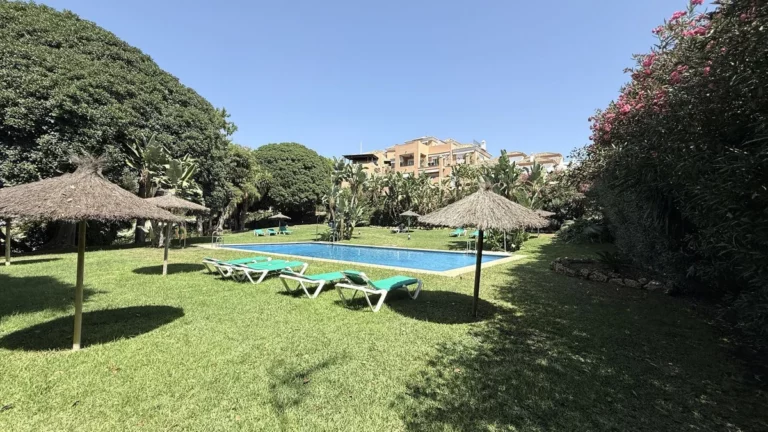 R5169694 | Middle Floor Apartment in Guadalmina Alta – € 575,000 – 2 beds, 3 baths