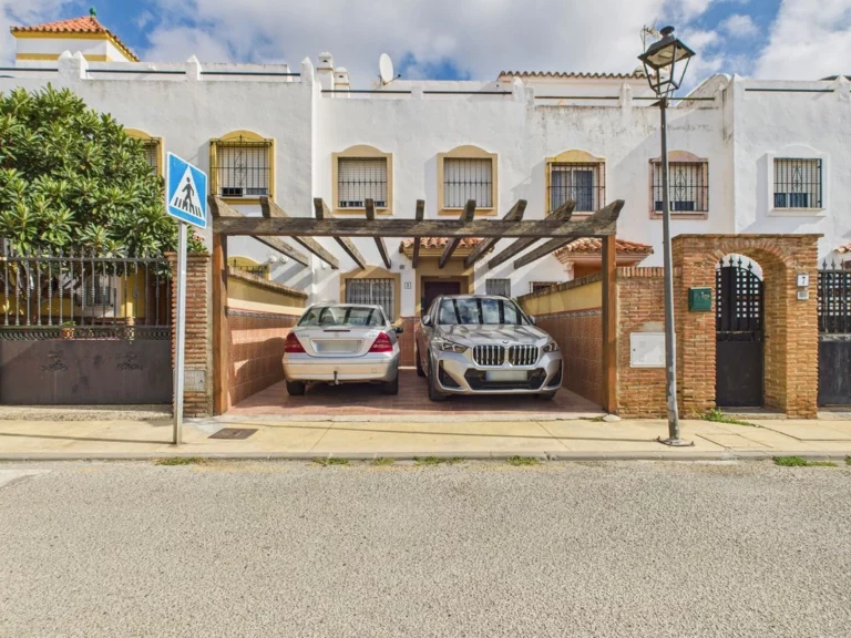 R5163877 | Townhouse in Estepona – € 475,000 – 3 beds, 2.5 baths