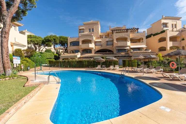 R4887376 | Ground Floor Apartment in Elviria – € 675,000 – 3 beds, 2 baths