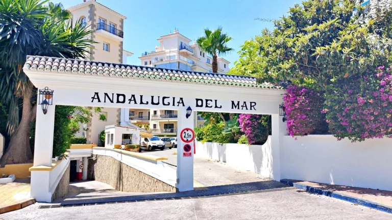 R3229261 | Middle Floor Studio in Puerto Banús – € 450,000 – 0 beds, 1 baths