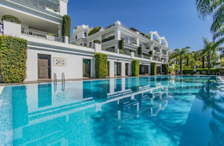 R5042191 | Penthouse in Estepona – € 5,950,000 – 5 beds, 5.5 baths