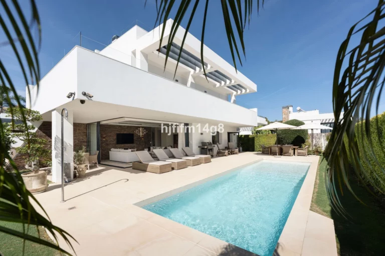 R4991941 | Detached Villa in San Pedro de Alcántara – € 2,590,000 – 5 beds, 3.5 baths